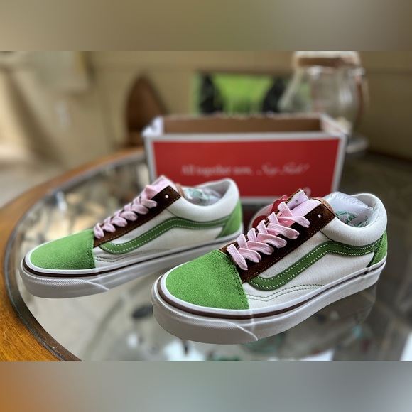 Vans Shoes - 🌿💕VANS💕🌿- Lisa Says Gah x Vans - Size 7.0 Women NWT